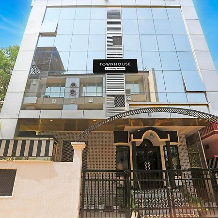 Super Townhouse Cantonment Varanasi Formerly Sarin Inn Bagian luar foto