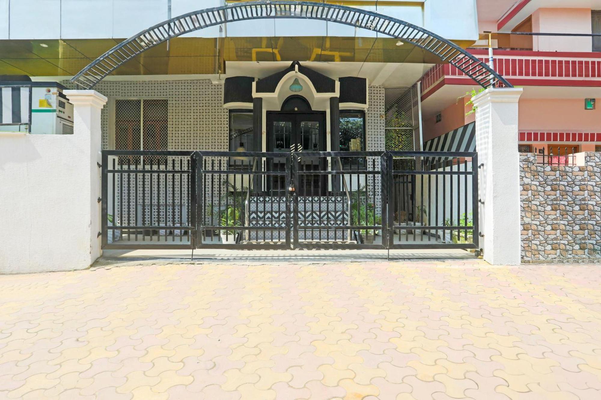 Super Townhouse Cantonment Varanasi Formerly Sarin Inn Bagian luar foto