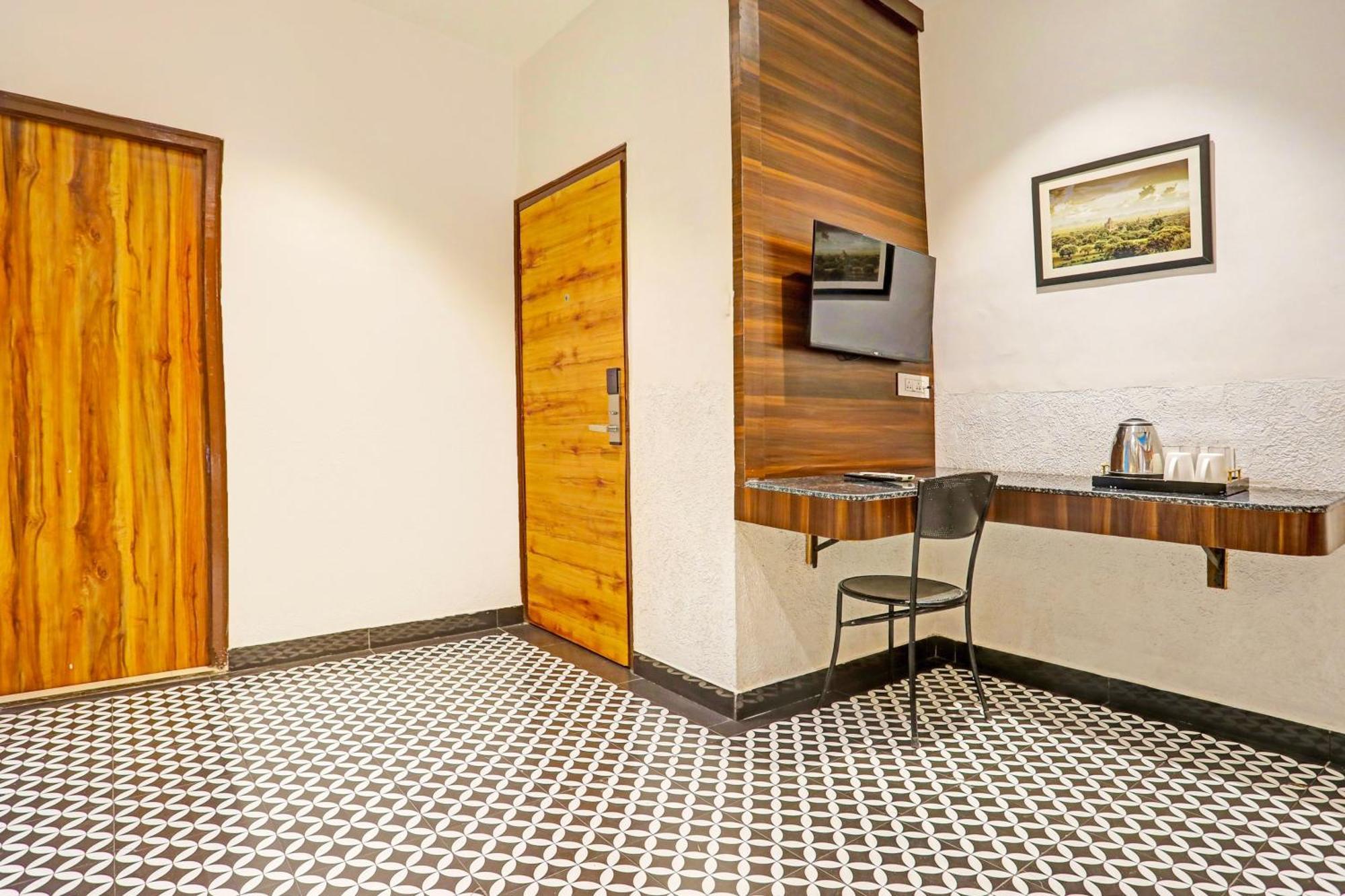 Super Townhouse Cantonment Varanasi Formerly Sarin Inn Bagian luar foto