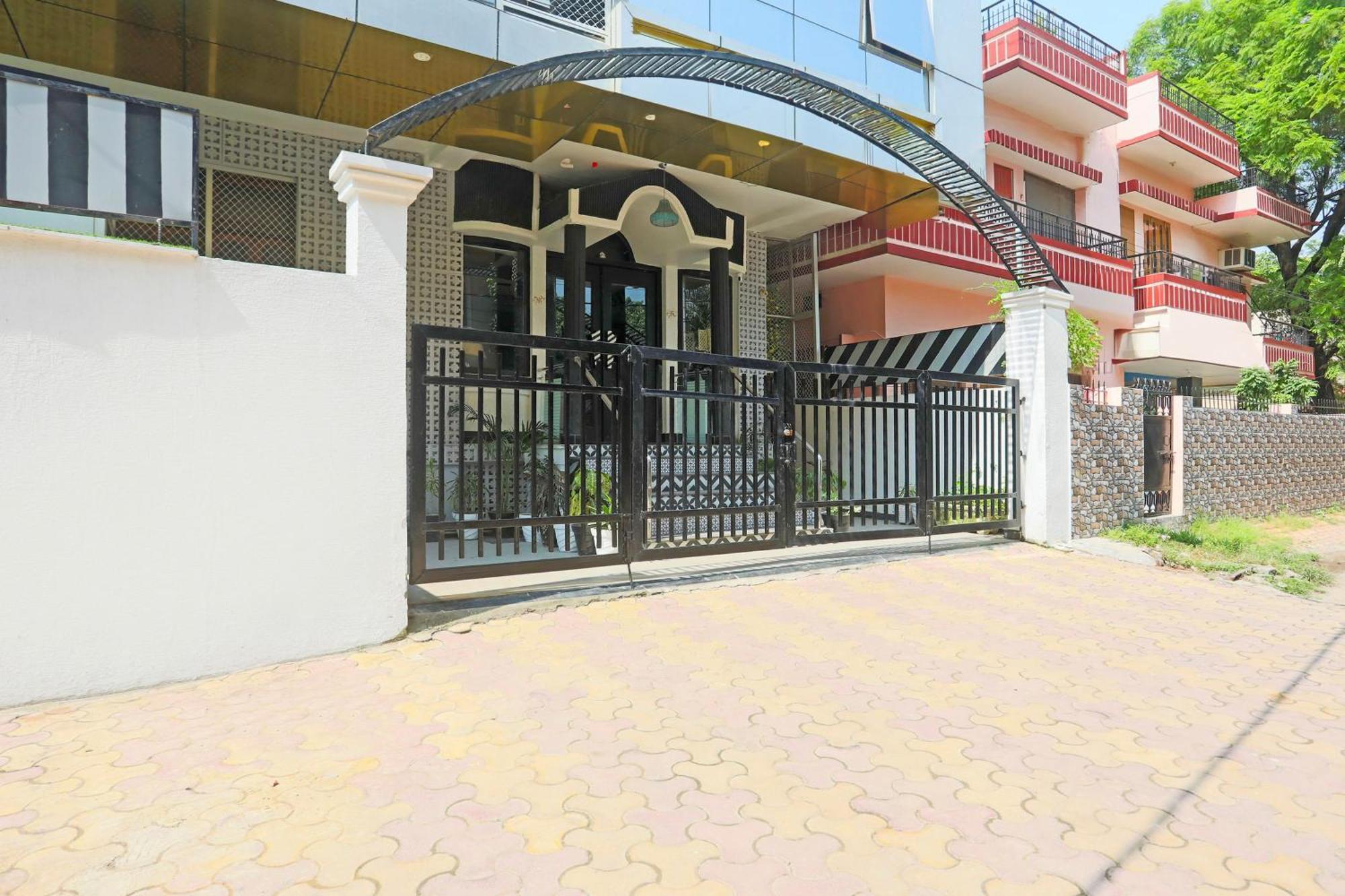 Super Townhouse Cantonment Varanasi Formerly Sarin Inn Bagian luar foto