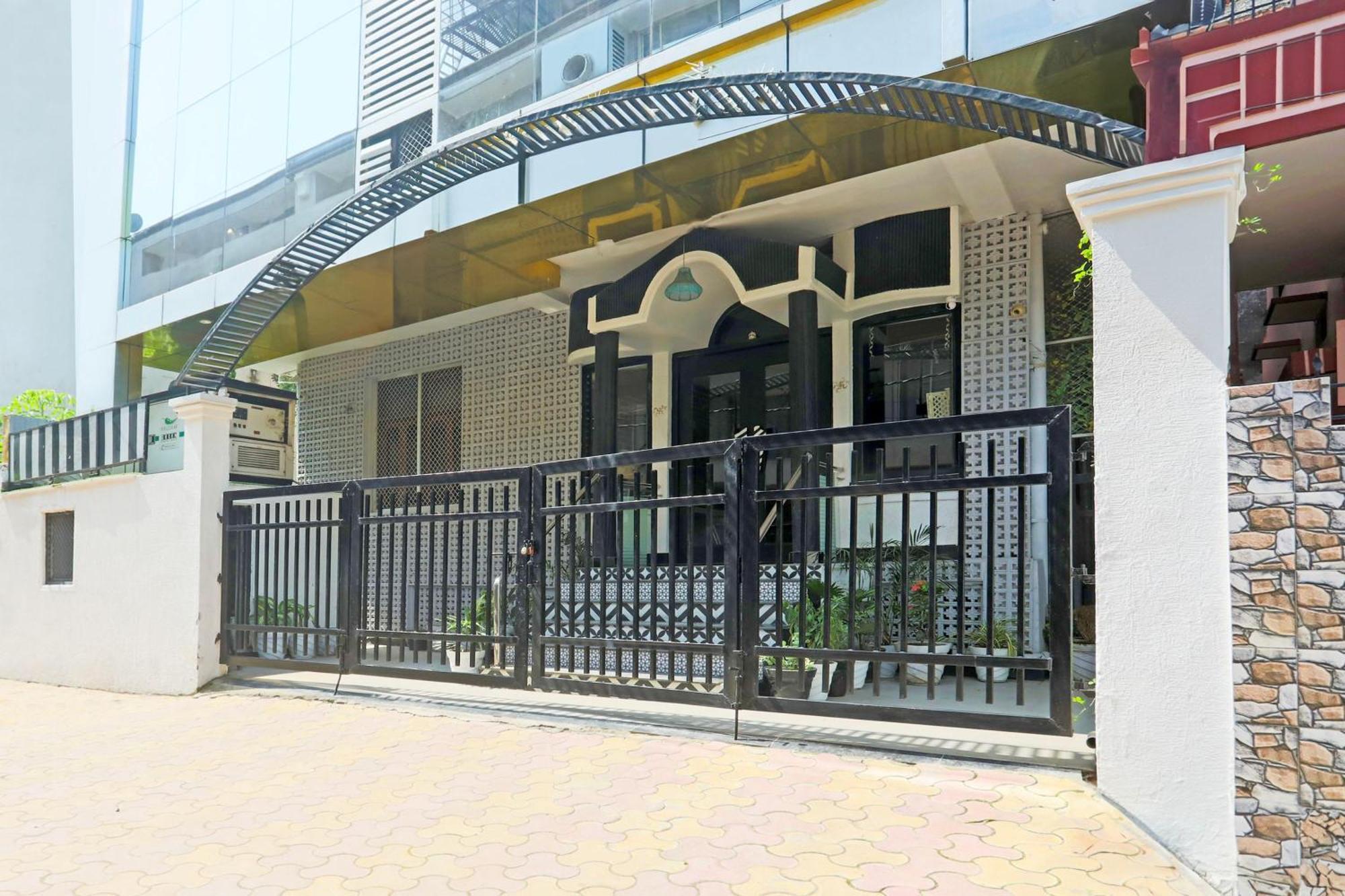 Super Townhouse Cantonment Varanasi Formerly Sarin Inn Bagian luar foto