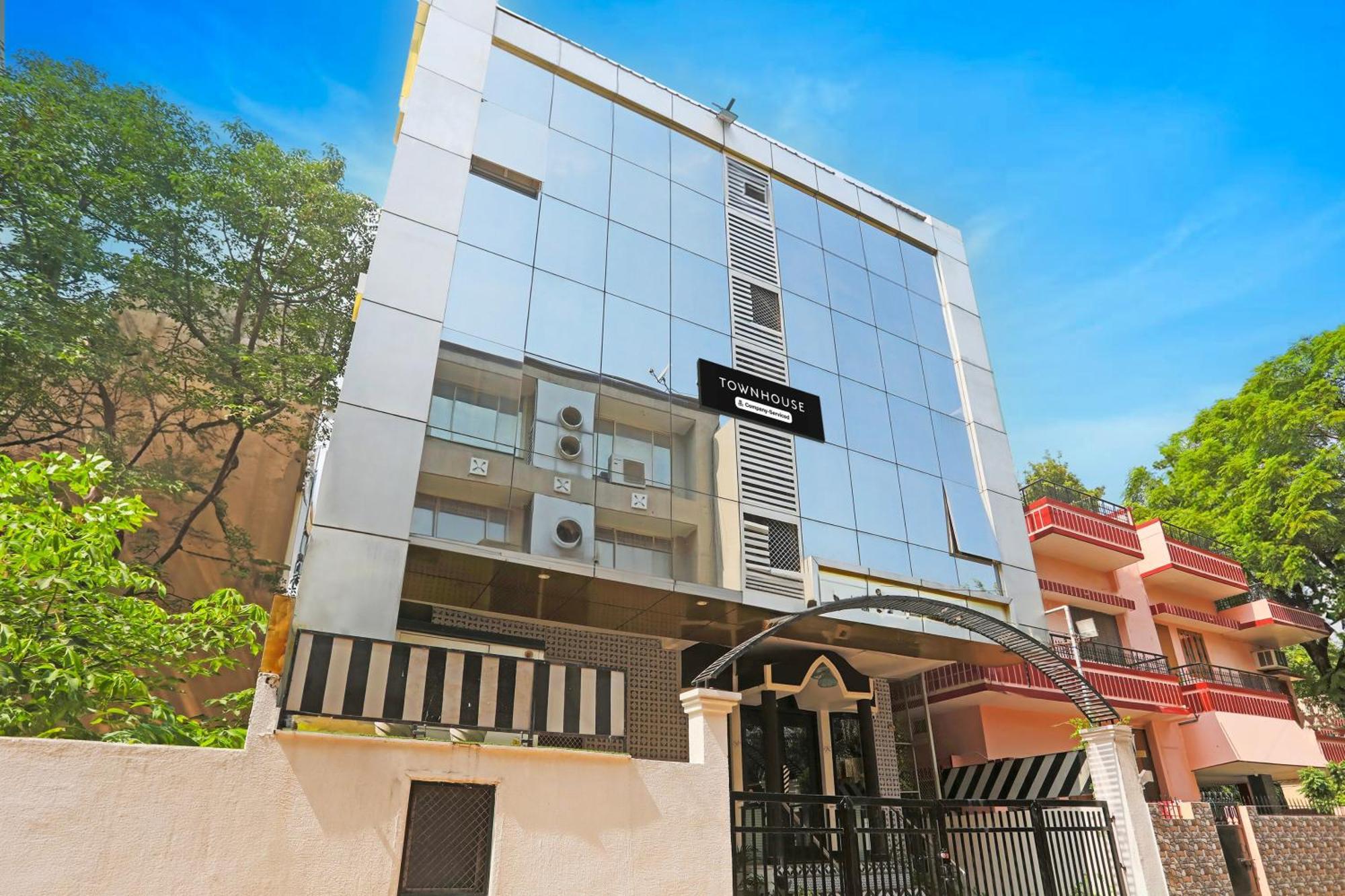Super Townhouse Cantonment Varanasi Formerly Sarin Inn Bagian luar foto