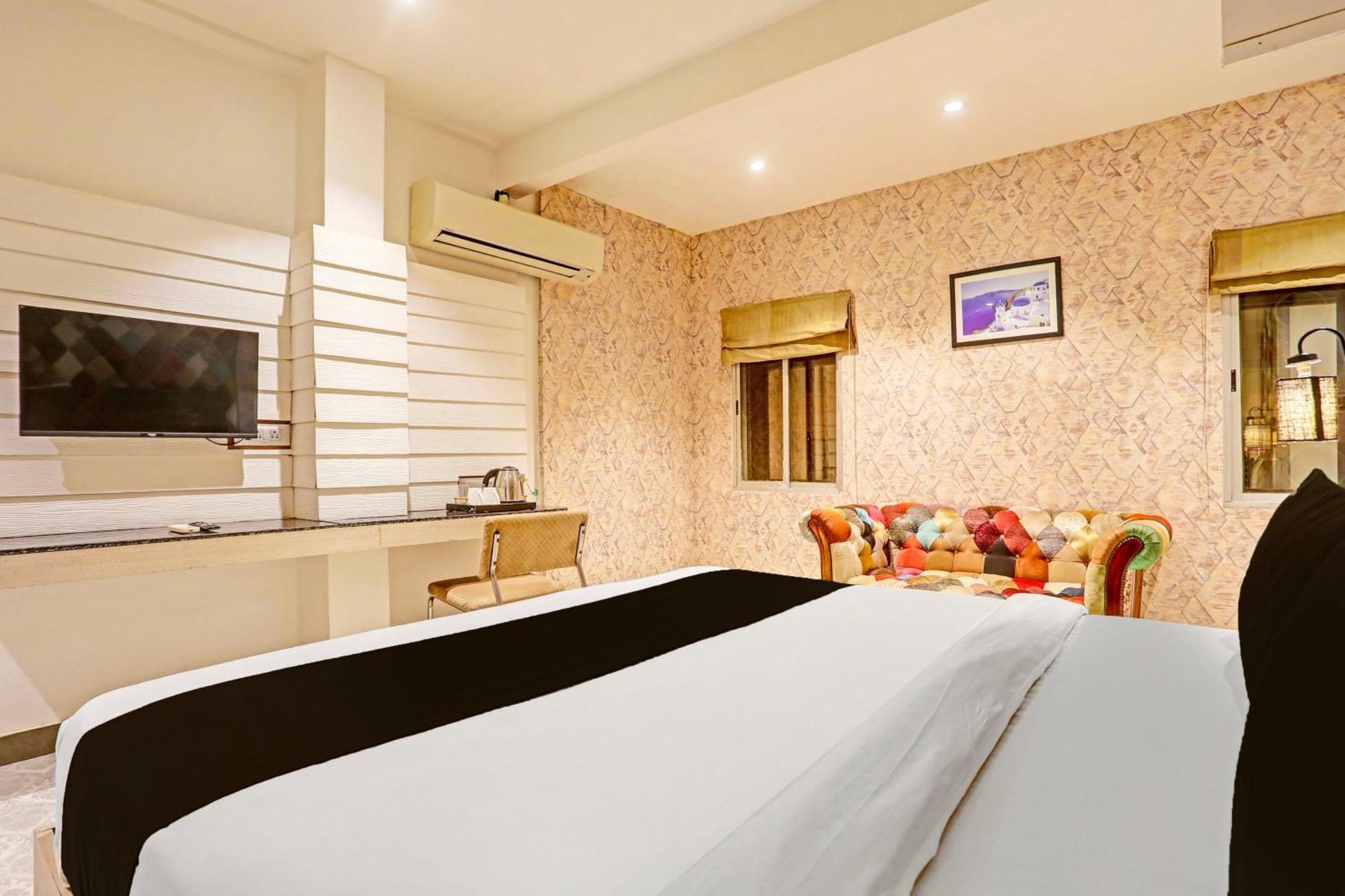 Super Townhouse Cantonment Varanasi Formerly Sarin Inn Bagian luar foto
