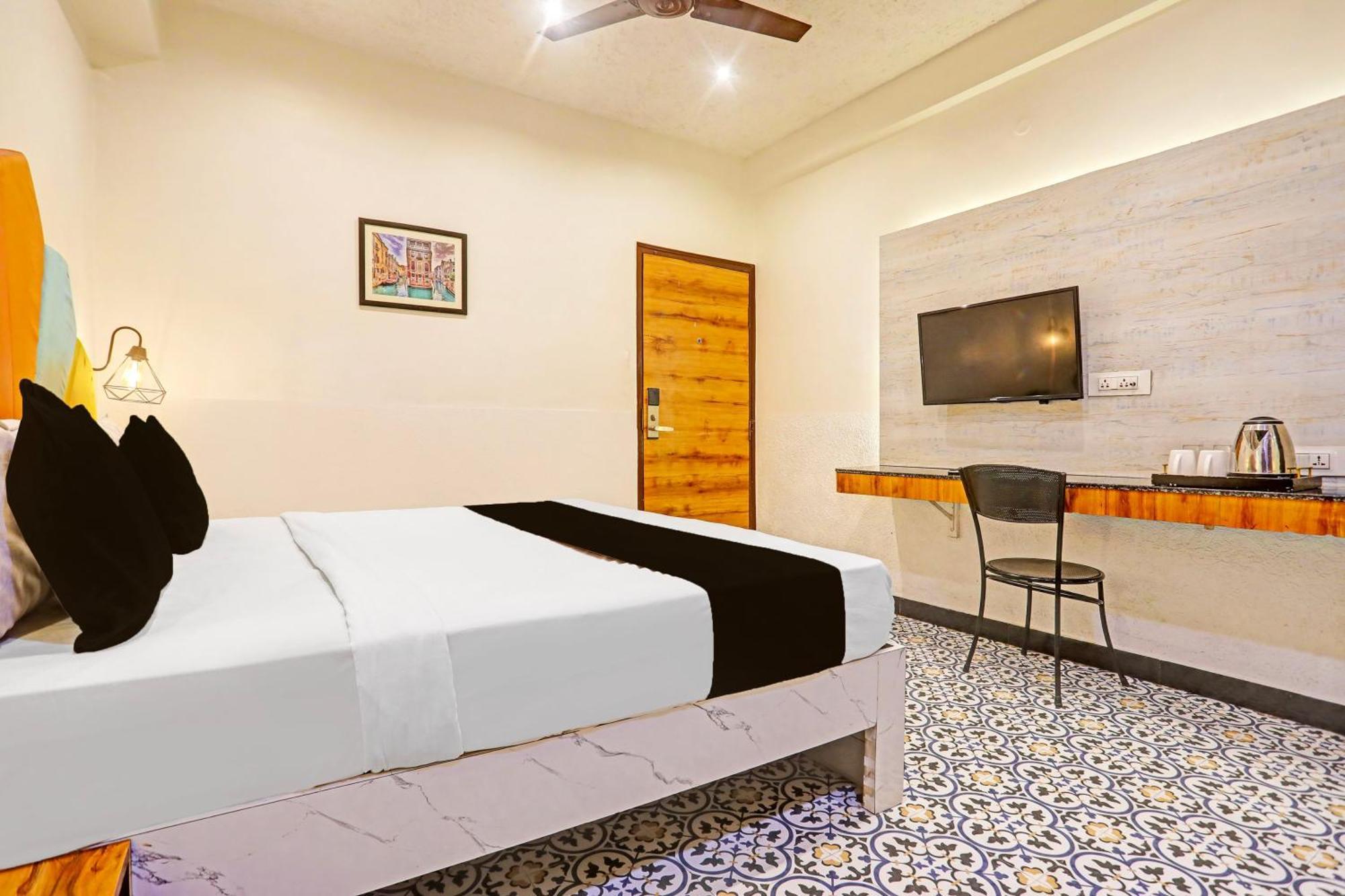 Super Townhouse Cantonment Varanasi Formerly Sarin Inn Bagian luar foto